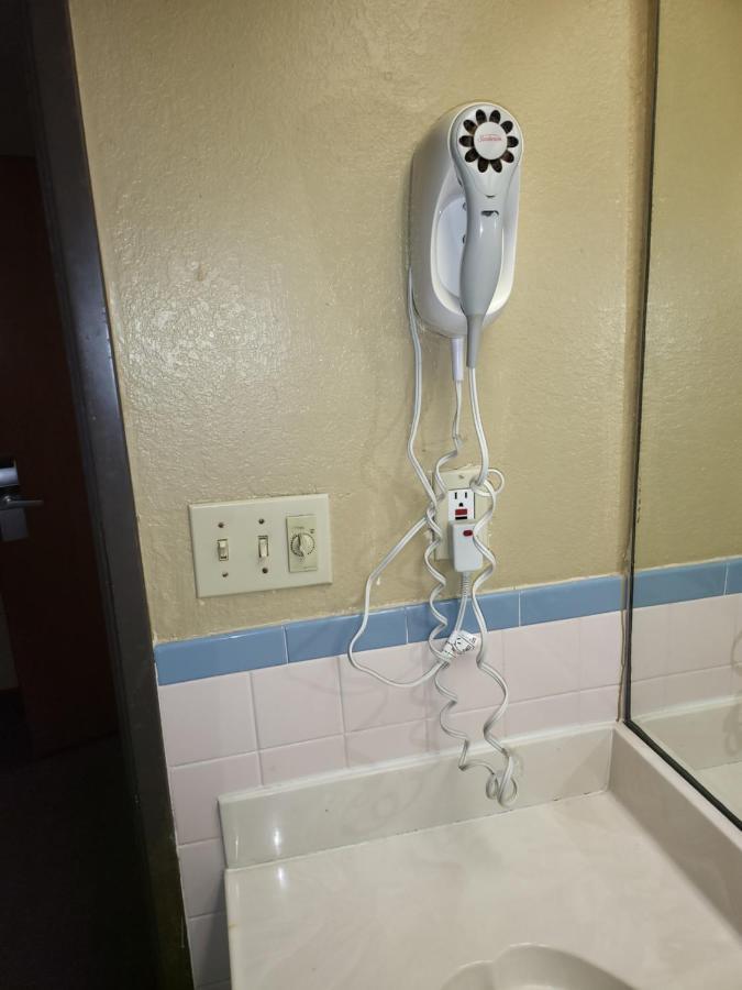 Americas Best Value Inn Pharr/Mcallen Bagian luar foto